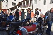 Strakonice si připomněly 105 let od zahájení výroby značky ČZ Sjeli se sem majitelé a obdivovatelé legendárních motocyklů. Na dobu, kdy pro čezetu pracoval, zavzpomínal i náš jediný kosmonaut ve vesmíru Vladimír Remek. A ochotně pózoval na společných sním