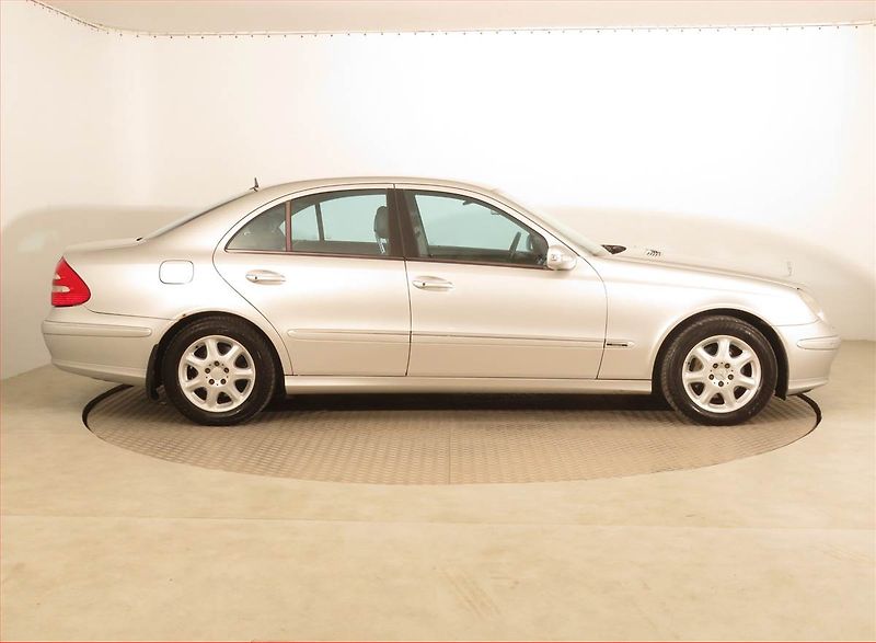 Mercedes-Benz Třídy E (2003) E 320 CDI , Automat, po STK - fotka 6 z 16