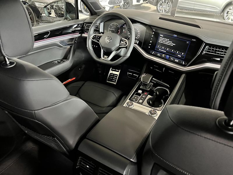 Volkswagen Touareg (2024) 3.0 TDI 210kW R-LINE EXCLUSIVE - fotka 36 z 56
