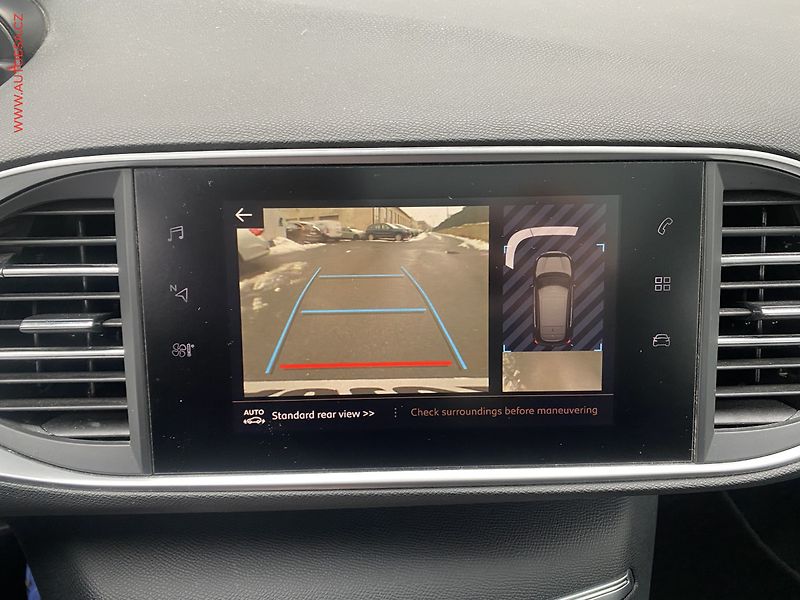 Peugeot 308 (2020) 1.2 PT, Allure, navi, panor - fotka 17 z 18