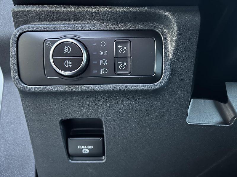 Ford Bronco 2.7 EcoBoost 246kW OUTER BANKS - fotka 17 z 33