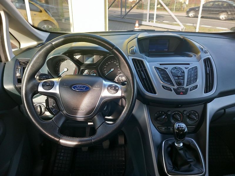 Ford Grand C-MAX (2015) 7 MÍST NAVIGACE POUZE 93t.KM!  - fotka 22 z 40