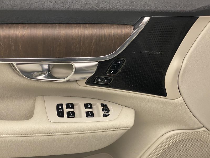 Volvo V90 CC B4 AWD MOMENTUM AUT - fotka 28 z 52