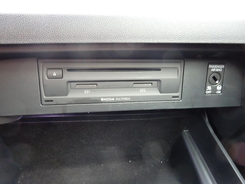 Škoda Octavia 2.0 TDI RS 135 kW NAVIGACE - fotka 16 z 22