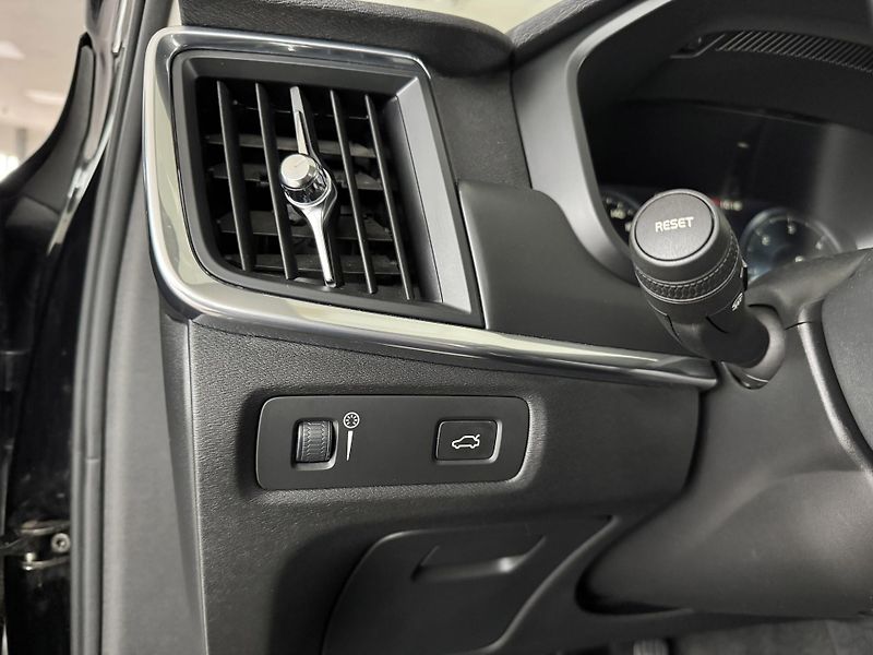 Volvo S90 D4 Aut*140kW*LED*REZERVACE! - fotka 28 z 33