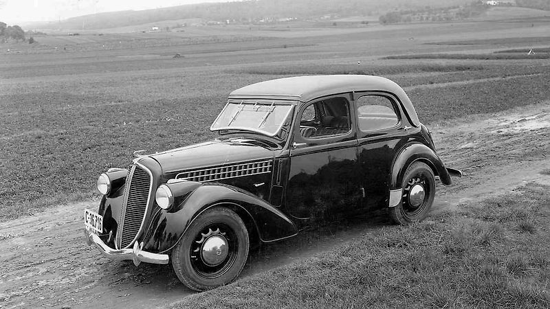 Škoda Favorit a Škoda Superb.
