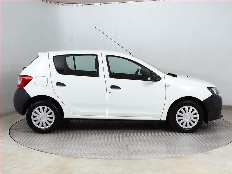 Dacia Sandero (2015) 1.2 16V - fotka 6 z 11