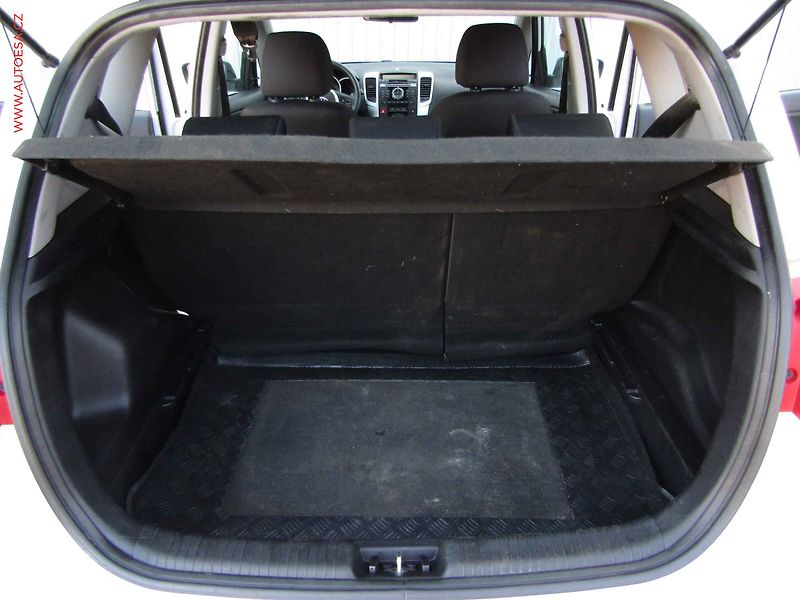 Kia Venga (2012) 1.4 i, ČR - fotka 7 z 15
