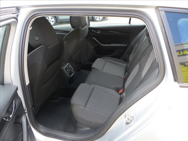Škoda Octavia 2,0 TDI 85kW Ambition ČR - fotka 25 z 26