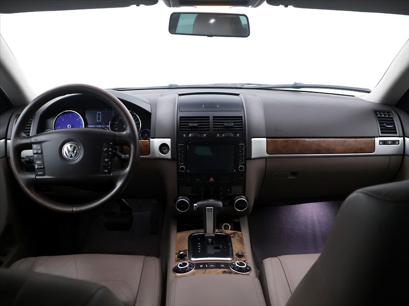 Volkswagen Touareg 3,0 TDI V6 176kW Tiptronic CZ - fotka 31 z 39