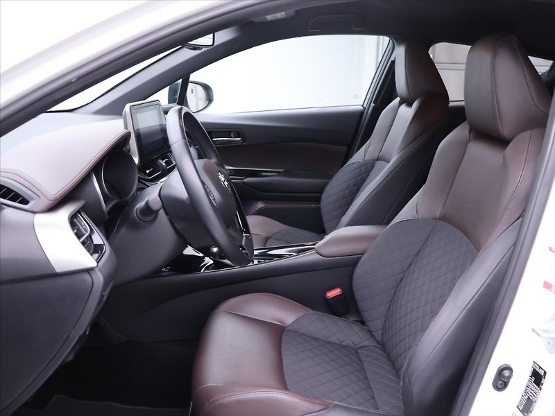 Toyota C-HR 1,8 E-CVT Executive CZ - fotka 12 z 37
