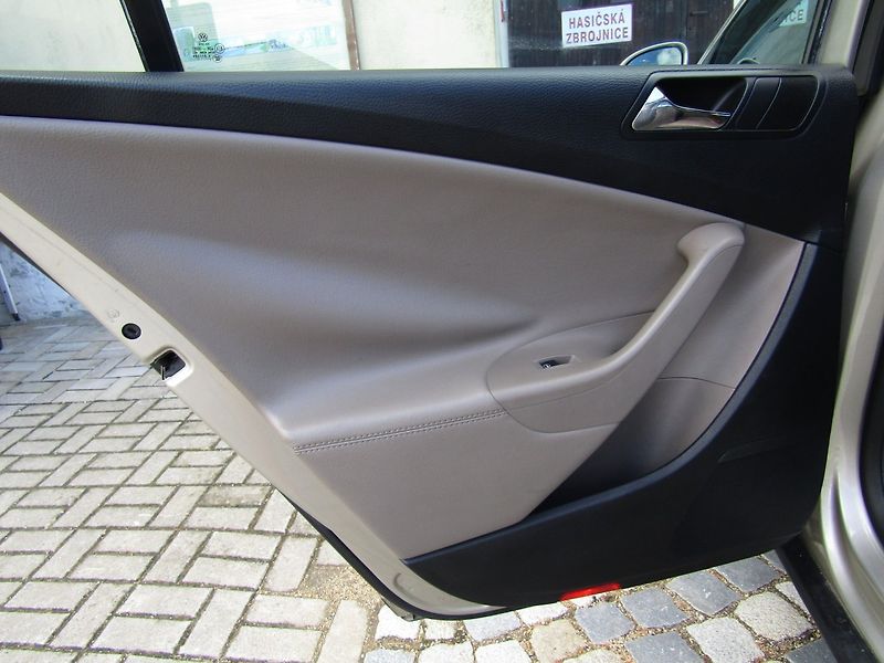 Volkswagen Passat (2008) 2.0 TDI 103kW - fotka 21 z 36