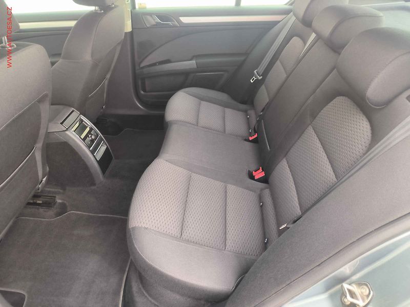Škoda Superb (2010) 2.0TDI 4x4, ČR, Xenon, autoAC - fotka 10 z 20