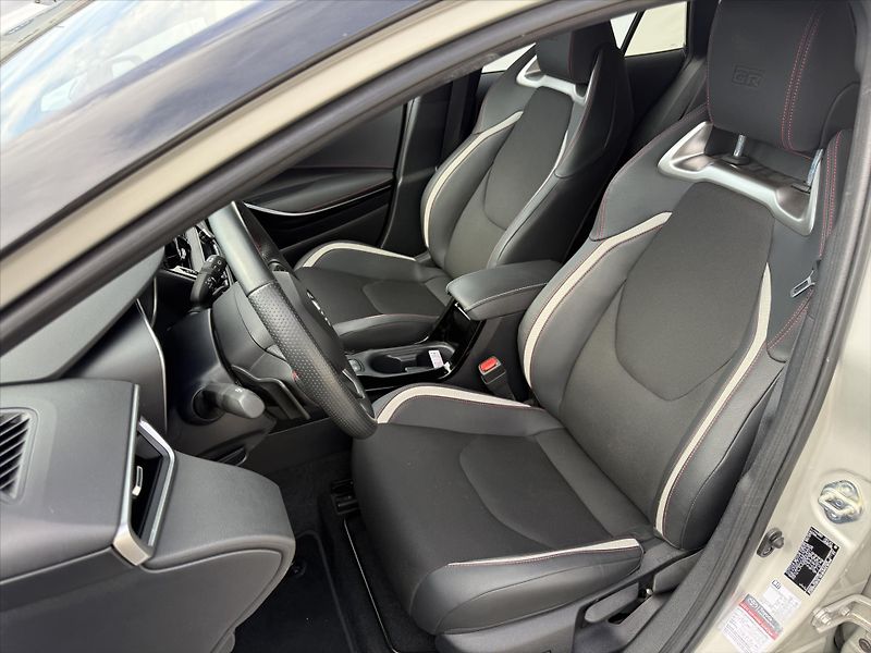 Toyota Corolla 2,0 GR sport - fotka 9 z 21