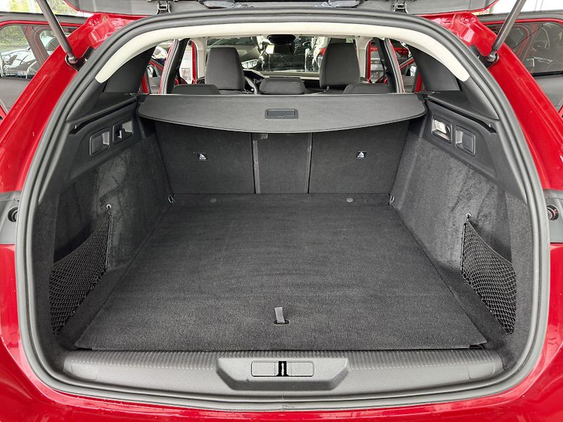 Peugeot 308 1,2PT 130*AT8*STYLE*Distronic - fotka 31 z 33