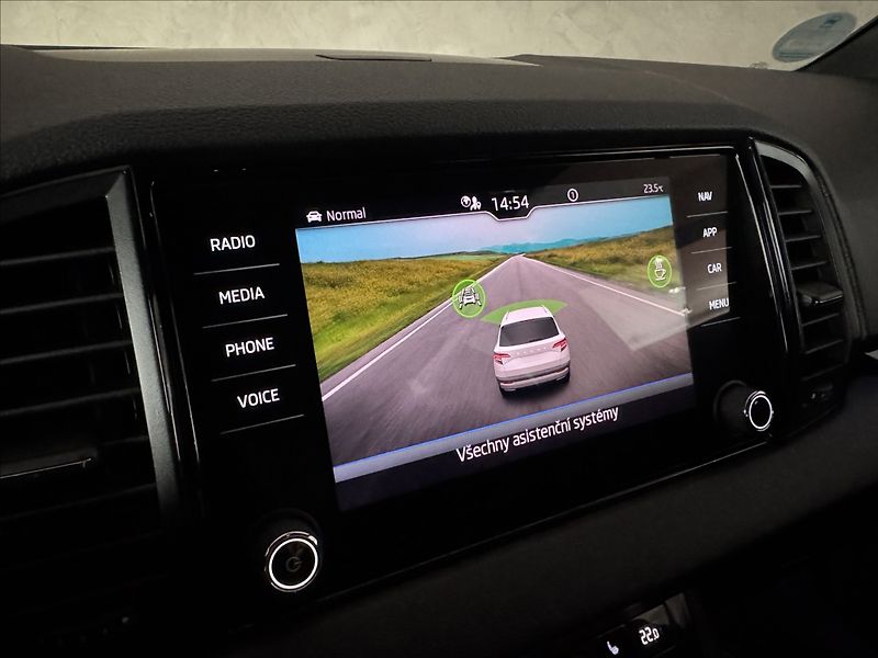 Škoda Karoq 1,5 TSi  DSG Sportline Kessy L - fotka 30 z 49