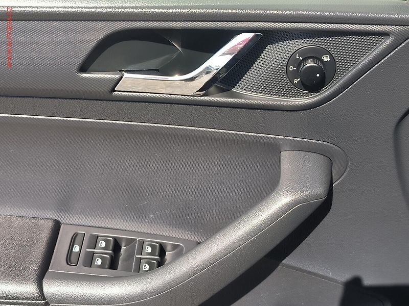 Škoda Rapid (2016) 1.6 TDi, xenon, autoAC - fotka 18 z 19