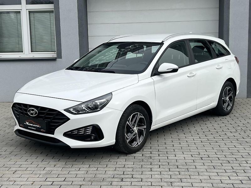 Hyundai i30 (2023) 1.5i KAMERA 1.MAJITEL ČR - fotka 2 z 20
