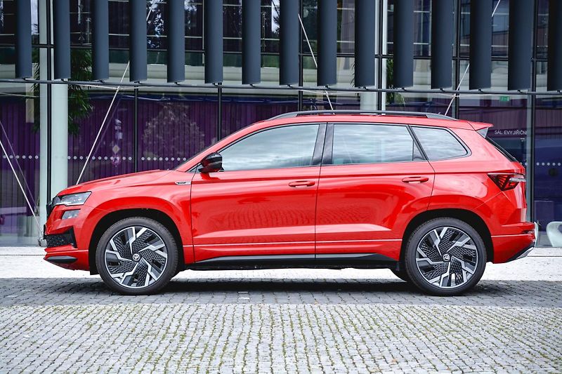 Škoda Karoq (2023) Sportline Exclusive 2,0 TSI 14 - fotka 4 z 37