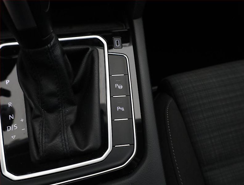 Volkswagen Passat (2019) Business 2.0 TDI, Automat - fotka 12 z 20