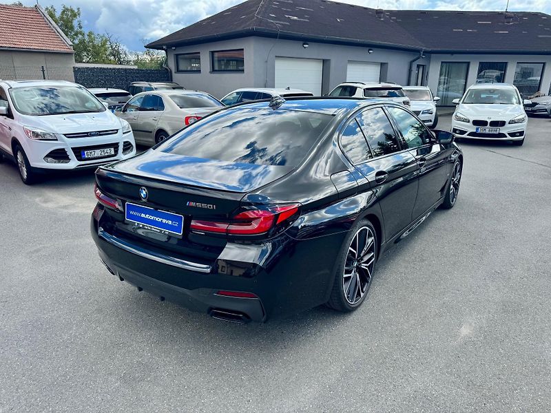 BMW Řada 5 (2022) M550i Xdrive - CZ - DPH - fotka 6 z 30
