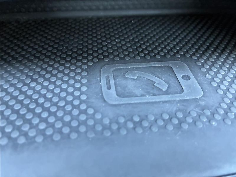 Volkswagen Passat 2,0 TDI TAŽNÉ KAMERA KEYLESS - fotka 14 z 26