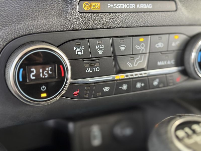 Ford Focus 1,5TDCi 88kW*Vyhř.Volant*Navi - fotka 23 z 33