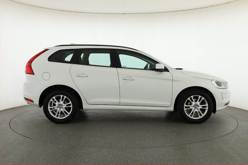 Volvo XC60 (2015) D5, 4X4, Automat, Serv.kniha - fotka 6 z 20