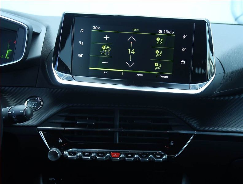 Peugeot 2008 (2020) 1.2 PureTech, Kůže, Tempomat - fotka 12 z 21