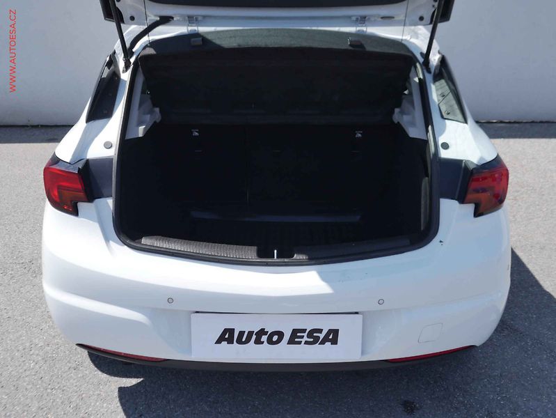 Opel Astra (2018) 1.4T, 2.maj,ČR, AC, park - fotka 7 z 14