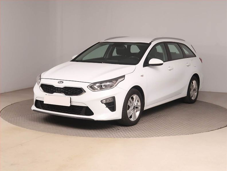 Kia Ceed (2022) Fresh 1.6 CRDi MHEV, ČR,1.maj - fotka 2 z 15