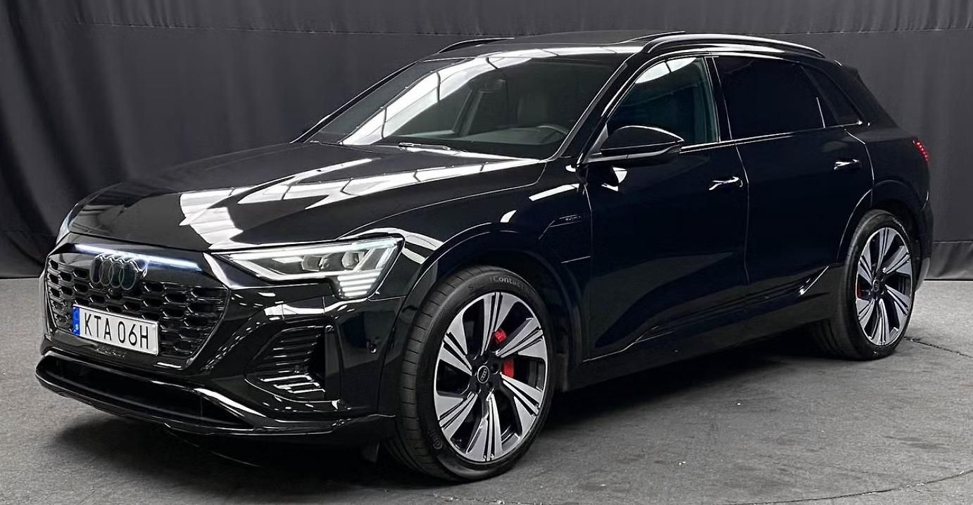 Audi Q8 e-tron 55 Q S-Line 360k Pano Tažné
