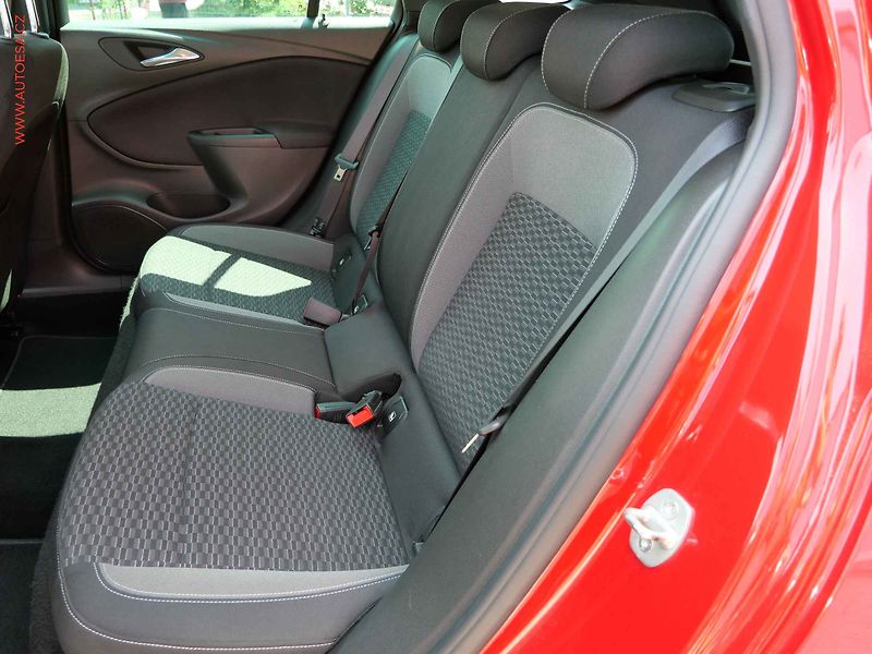 Opel Astra (2022) 1.5 CDTi, 1.maj,ČR, Edition - fotka 10 z 18
