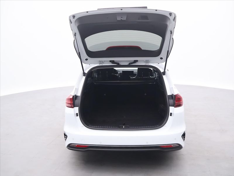 Kia Ceed SW 1,5 T-GDI 118kW TOP DCT CZ - fotka 9 z 30