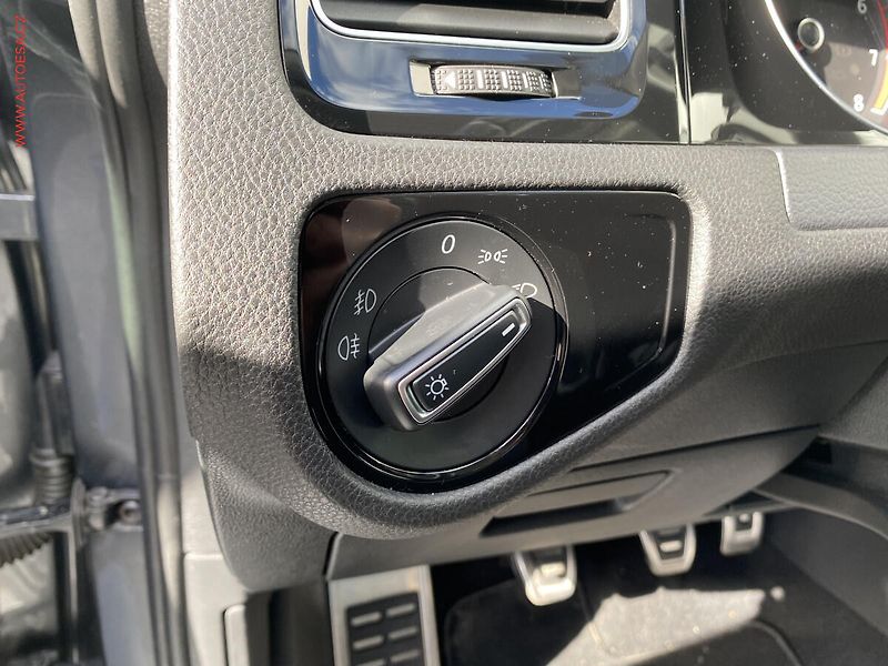 Volkswagen Golf (2019) 1.5 TSi, Join, navi - fotka 15 z 18