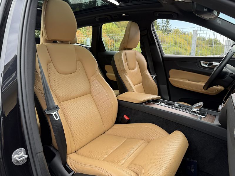 Volvo XC60 (2023) T6 AWD Recharge Plus Bright - fotka 40 z 51