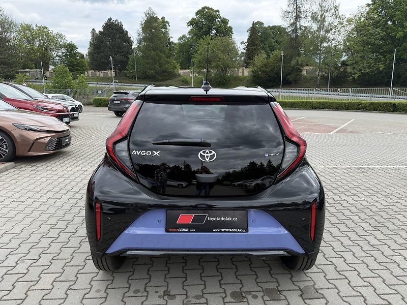 Toyota Aygo 1.5 Hybrid Executive - fotka 4 z 24