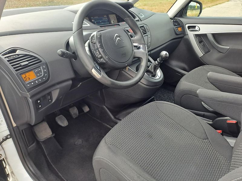 Citroën Grand C4 Picasso (2011) 1.6 HDi 7 MÍST - fotka 9 z 31