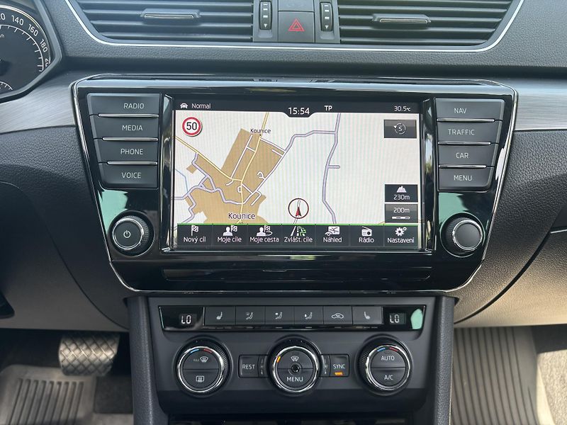 Škoda Superb (2016) 2.0 TSI 162kw Style NAV - fotka 28 z 31