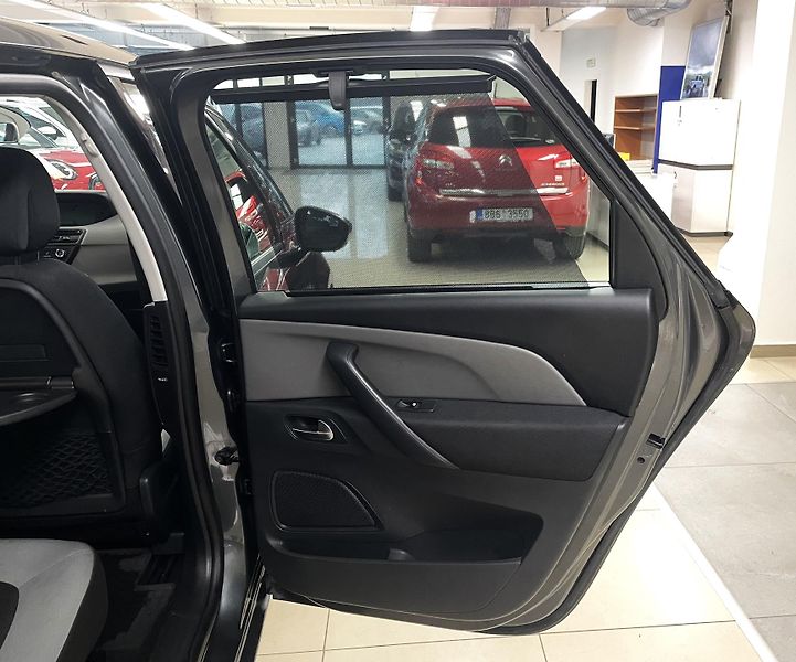 Citroën C4 Picasso 1,6HDi Tendance, ČR - fotka 12 z 23
