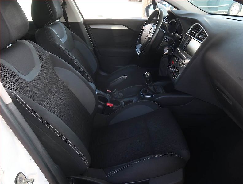 Citroën C4 (2016) 1.6 BlueHDi, nová STK - fotka 9 z 20