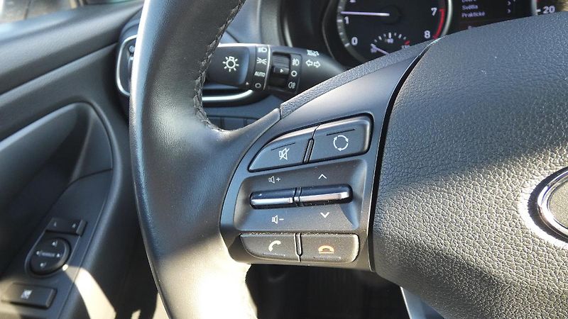 Hyundai i30 Kombi 1,0 T-GDI Trikolor - fotka 11 z 23