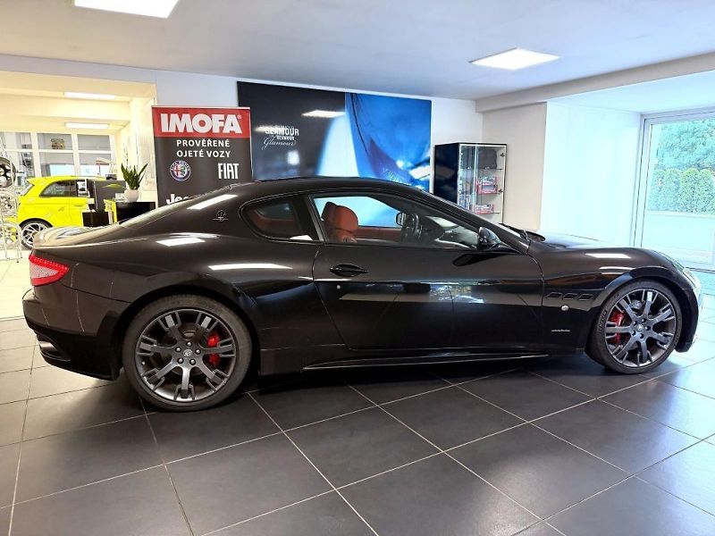 Maserati GranTurismo (2009) 4,7 V8 S F1 440k MC paket - fotka 4 z 20