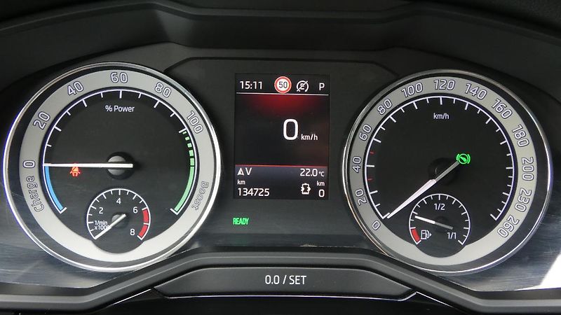 Škoda Superb 1.4 TSI iV Style DSG - fotka 14 z 27