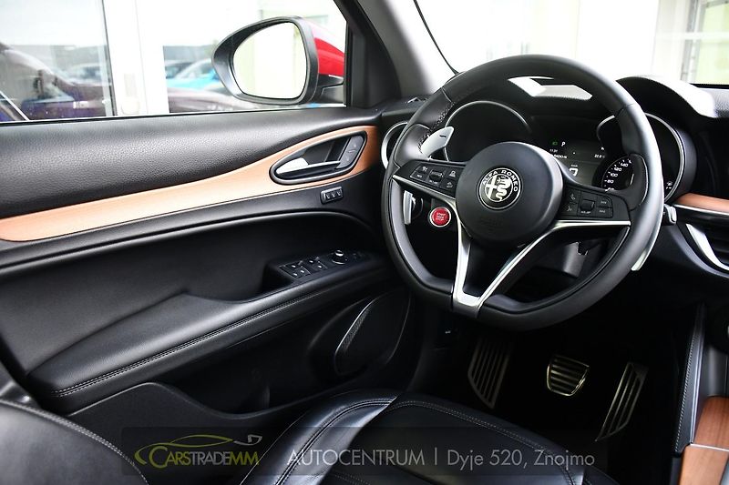 Alfa Romeo Stelvio 2.0 Q4 VELOCE - fotka 22 z 52