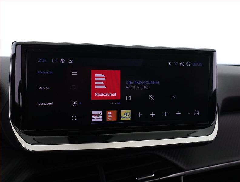Peugeot 2008 (2024) 1.2 PureTech, 360°KAMERA - fotka 13 z 16