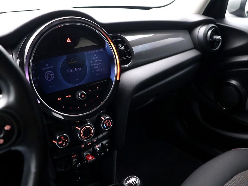 Mini Cooper 1,5 100kW CZ DPH LED - fotka 21 z 35