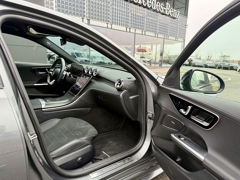 Mercedes-Benz Třídy C (2024) 300 4MATIC - fotka 31 z 41