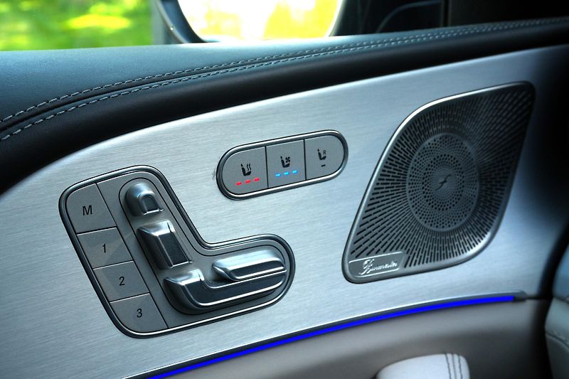 Mercedes-Benz GLS 63 AMG 4Matic+, Webasto, Pano - fotka 26 z 41