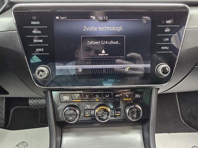 Škoda Superb 2,0TSI 200kW 4x4 DSG WEBASTO - fotka 28 z 41
